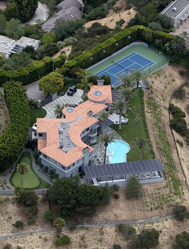 Kylie Jenner servet harcadı