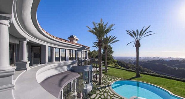 Kylie Jenner servet harcadı