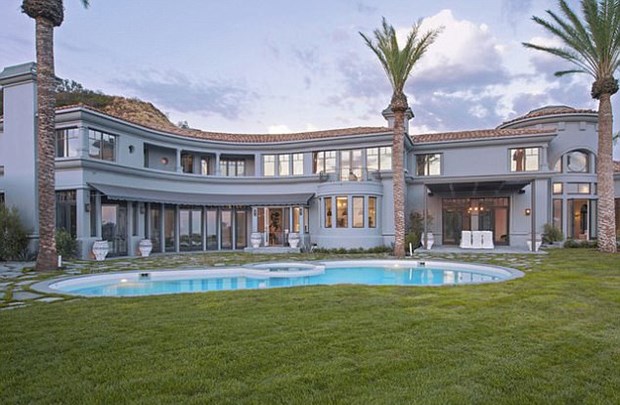 Kylie Jenner servet harcadı