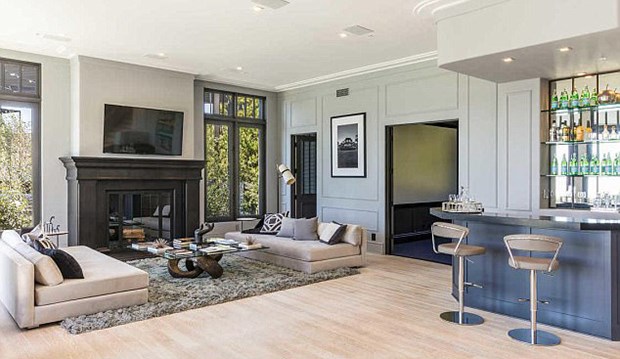 Kylie Jenner servet harcadı