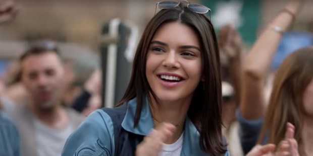 Kendall Jenner marka yüzü oldu