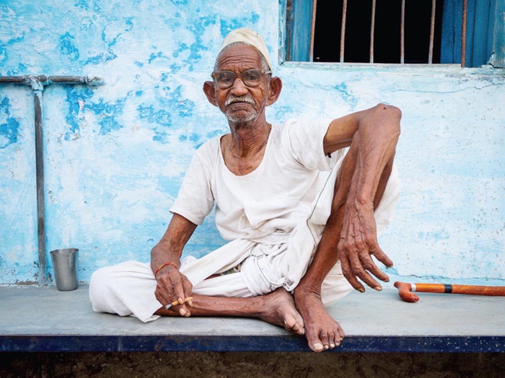 Oğuz aldı başını gidiyor