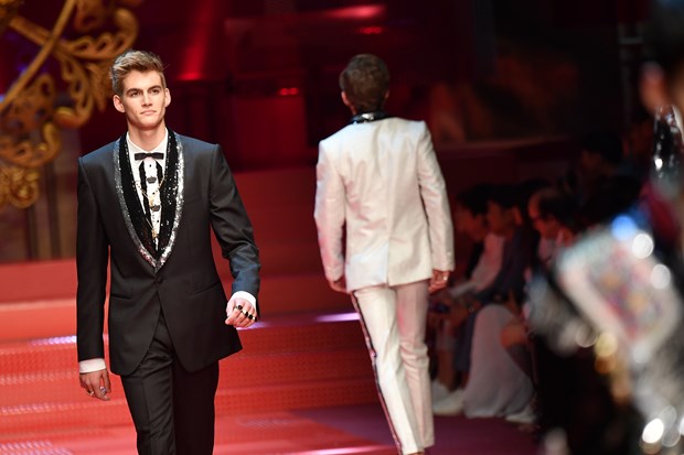 Ünlülerin çocukları Milano Erkek Moda Haftası defilesinde