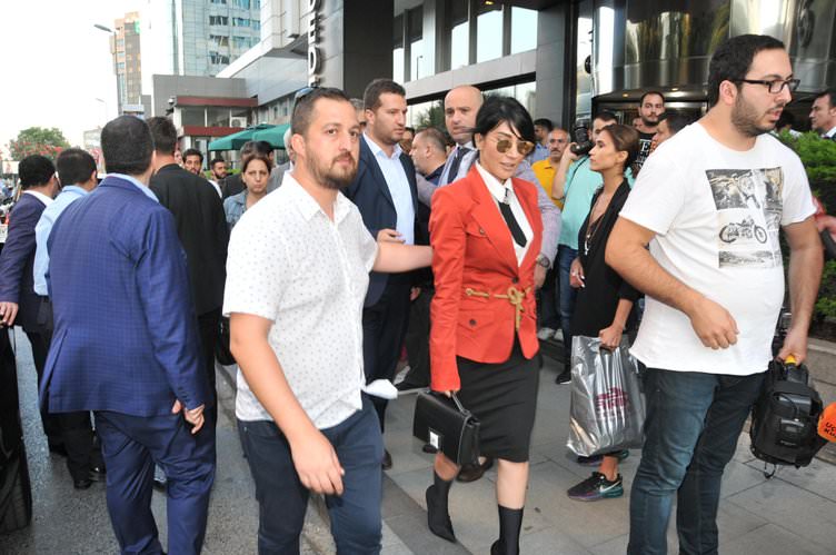 ‘Tankın önüne yatan kardeşe, çatıdan jete atlayan gençlere selam olsun’