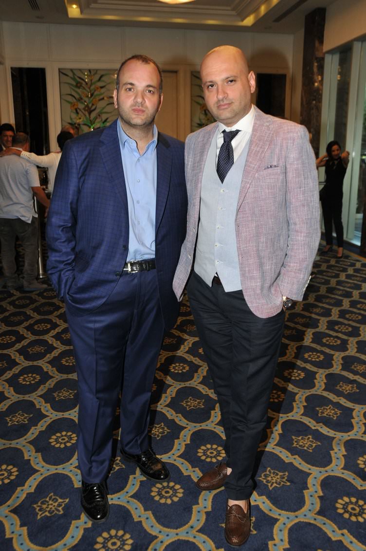 ‘Tankın önüne yatan kardeşe, çatıdan jete atlayan gençlere selam olsun’