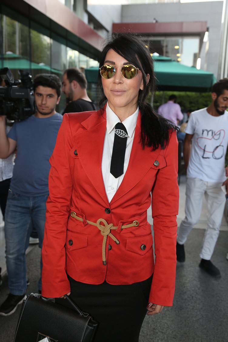 ‘Tankın önüne yatan kardeşe, çatıdan jete atlayan gençlere selam olsun’