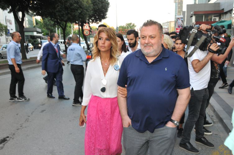 ‘Tankın önüne yatan kardeşe, çatıdan jete atlayan gençlere selam olsun’