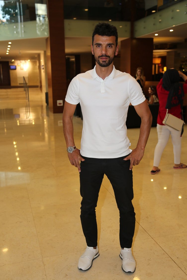 ‘Tankın önüne yatan kardeşe, çatıdan jete atlayan gençlere selam olsun’