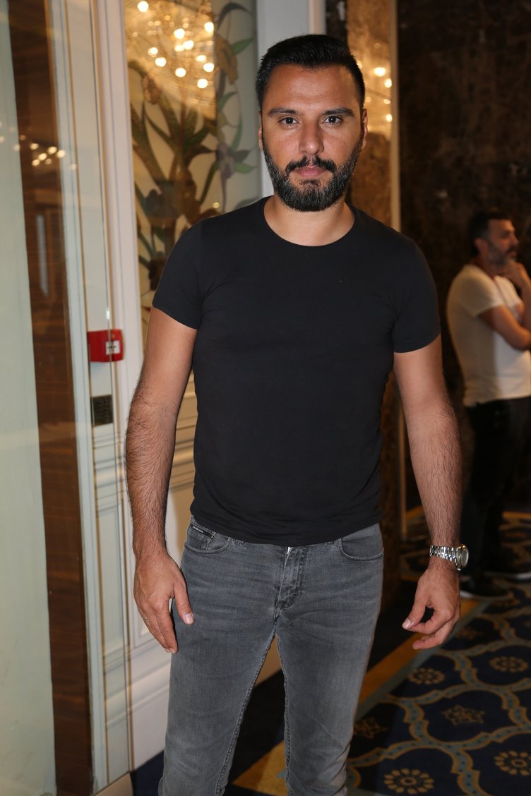 ‘Tankın önüne yatan kardeşe, çatıdan jete atlayan gençlere selam olsun’