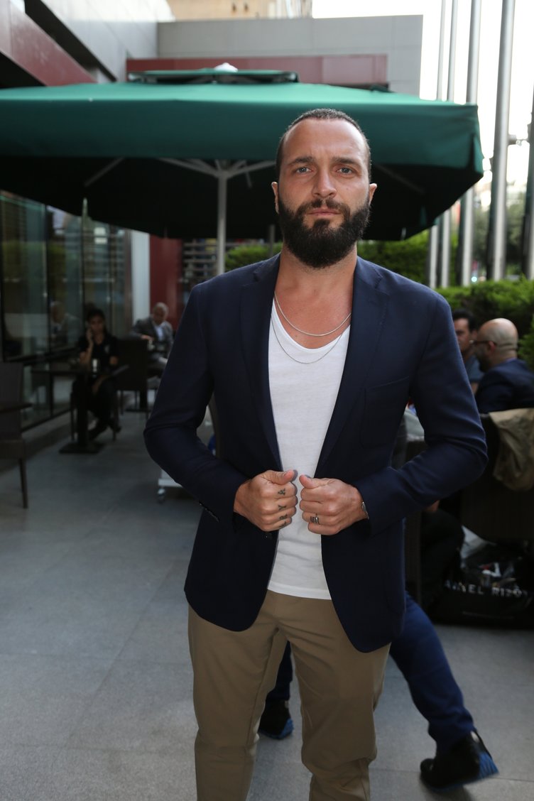 ‘Tankın önüne yatan kardeşe, çatıdan jete atlayan gençlere selam olsun’