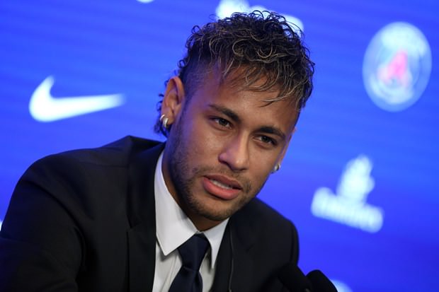 Neymar futbolda kazandı, aşkta kaybetti