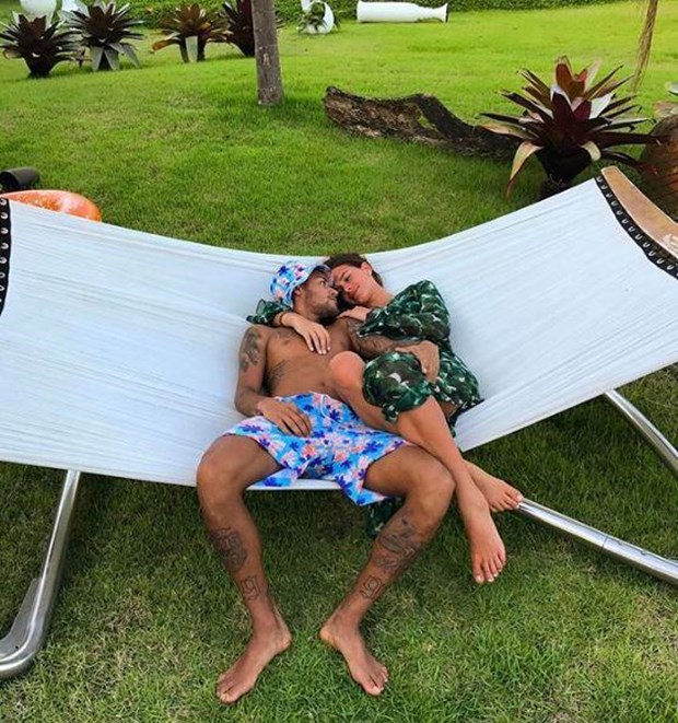 Neymar futbolda kazandı, aşkta kaybetti