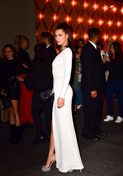 Bella Hadid geceye damga vurdu