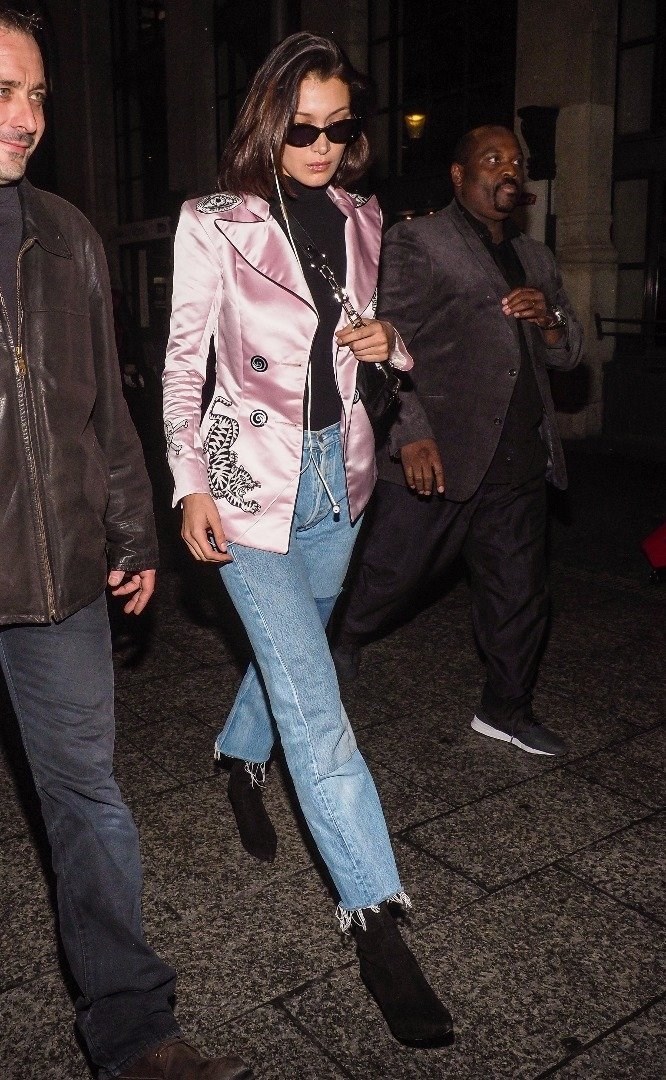 Bella Hadid geceye damga vurdu