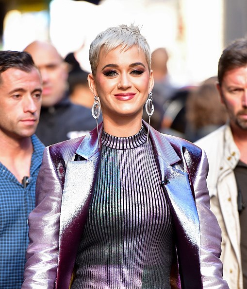 Katy Perry Papa'dan onay bekliyor
