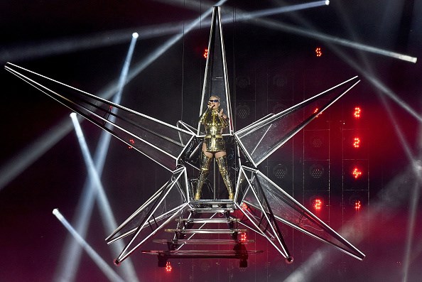 Katy Perry Papa'dan onay bekliyor