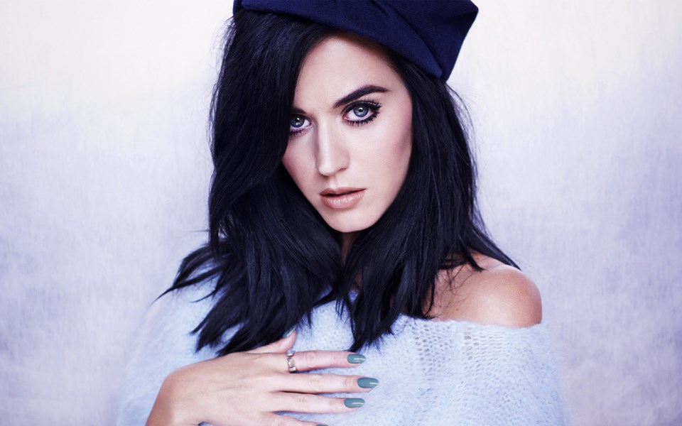 Katy Perry Papa'dan onay bekliyor