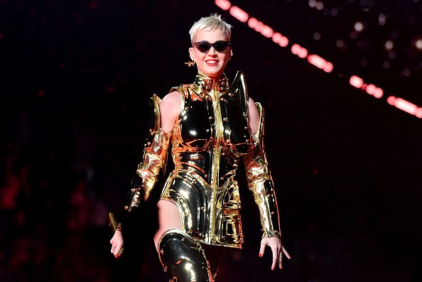 Katy Perry Papa'dan onay bekliyor
