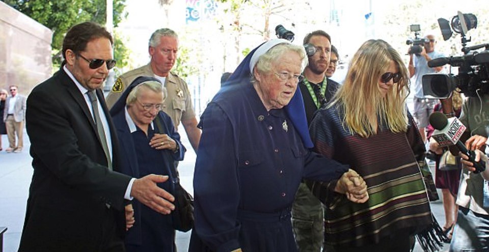 Katy Perry Papa'dan onay bekliyor