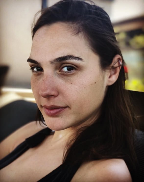 Ünlü güzelleri bir de makyajsız görün