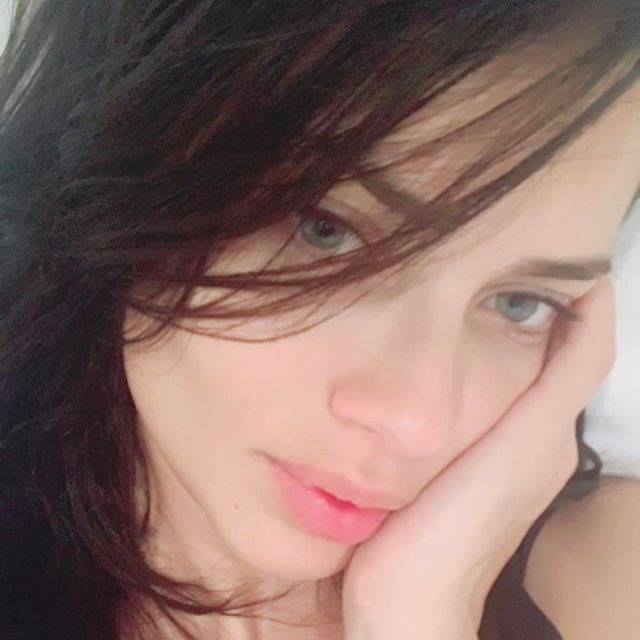 Ünlü güzelleri bir de makyajsız görün