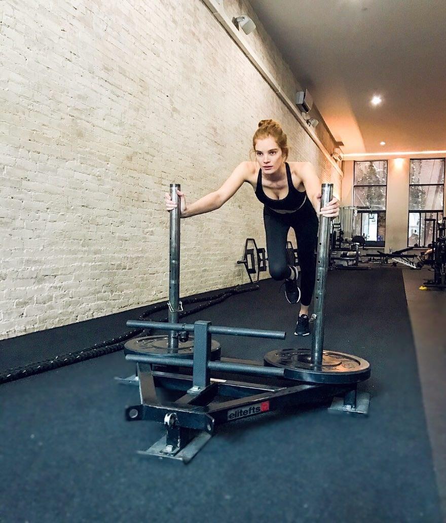 Victoria's Secret modelleri formlarını nasıl koruyor?