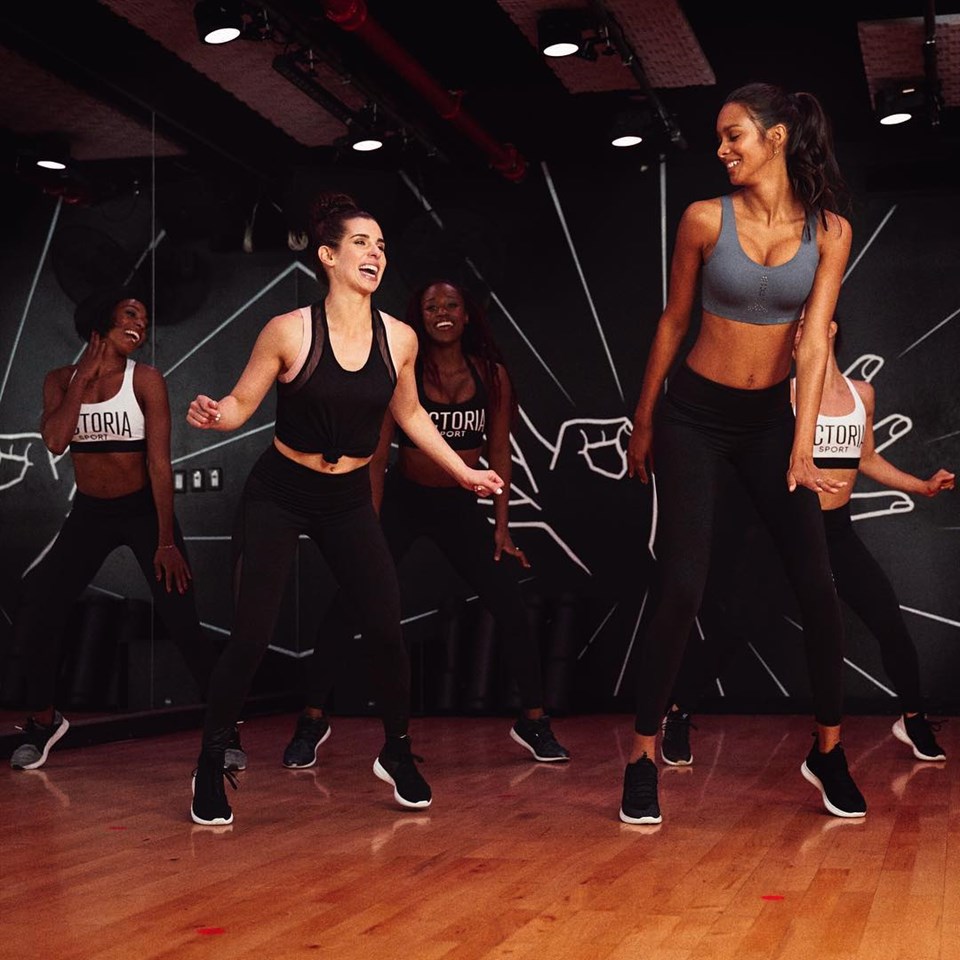 Victoria's Secret modelleri formlarını nasıl koruyor?