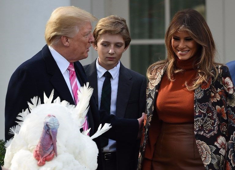 Trump iki hindi bağışladı