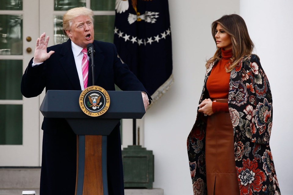 Trump iki hindi bağışladı