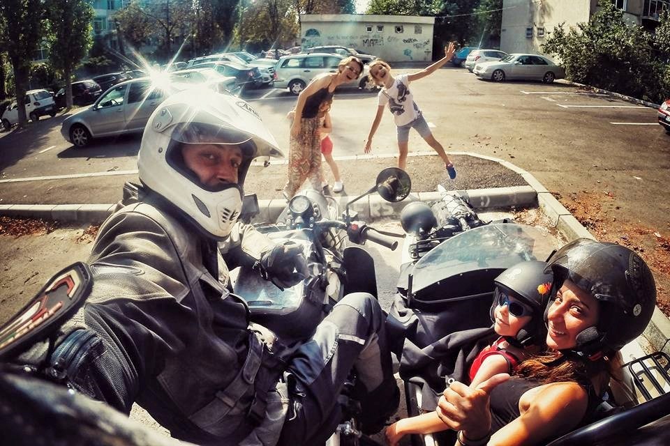 Motosiklet ile ailecek dünya turu