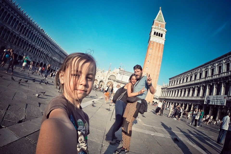 Motosiklet ile ailecek dünya turu