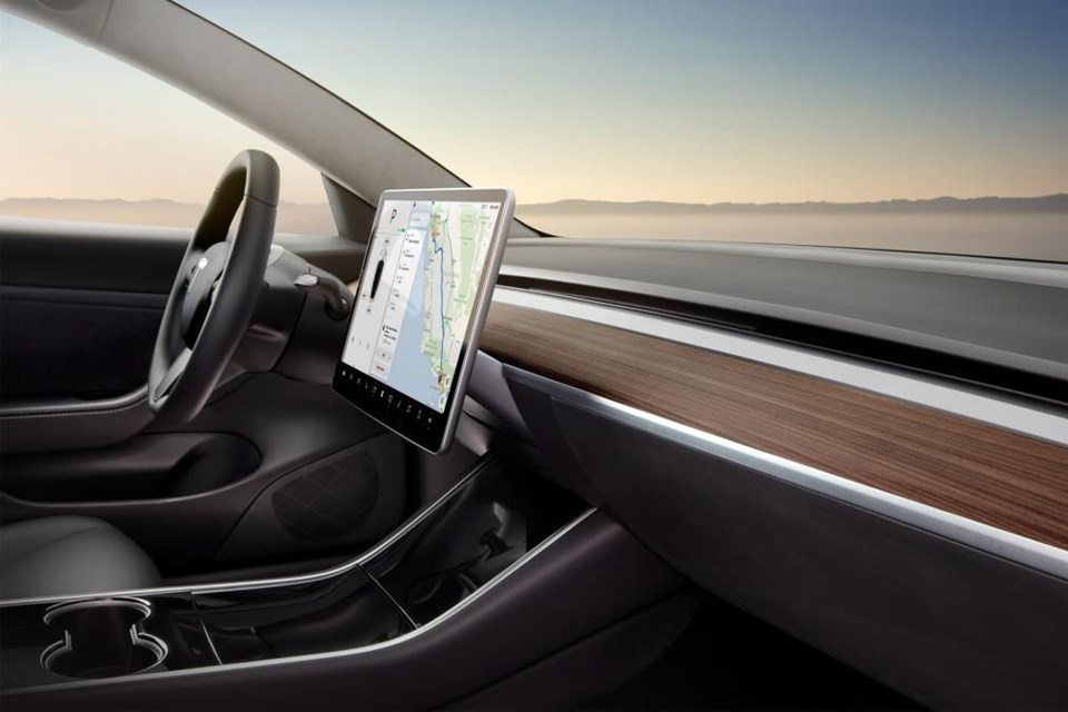 Tesla Model 3 ile Amerika'daki en hızlı yolculuğu yaptılar