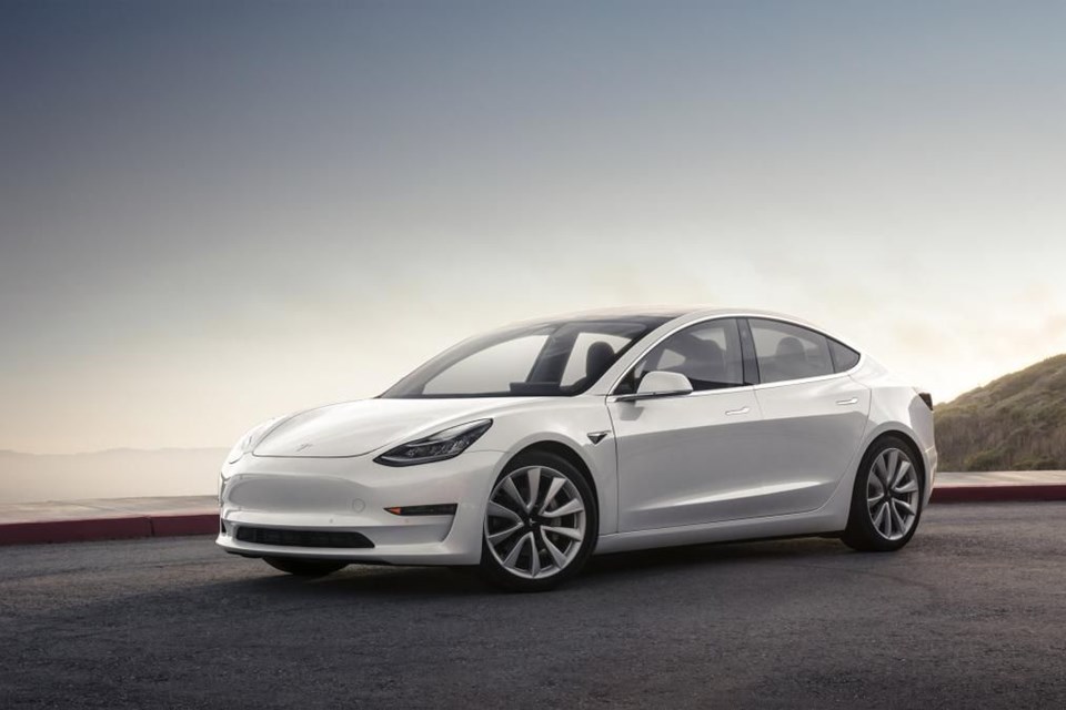 Tesla Model 3 ile Amerika'daki en hızlı yolculuğu yaptılar