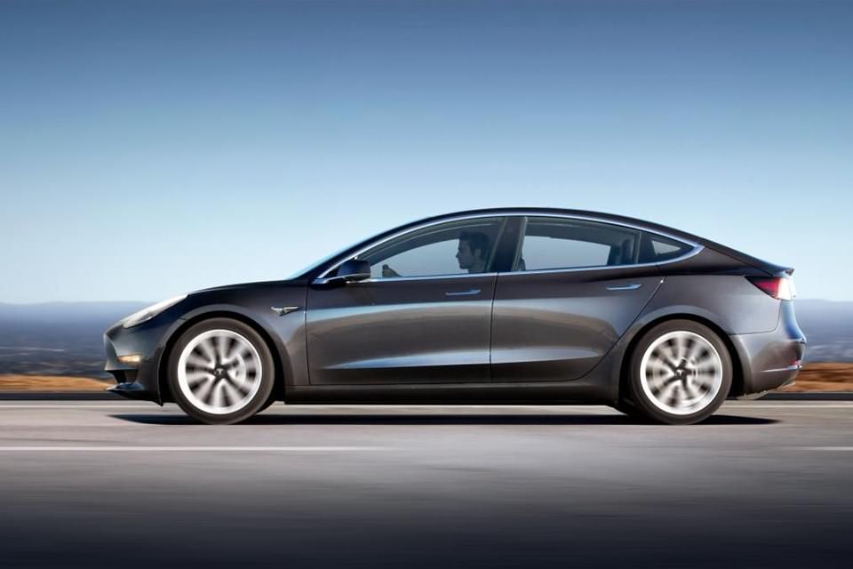 Tesla Model 3 ile Amerika'daki en hızlı yolculuğu yaptılar