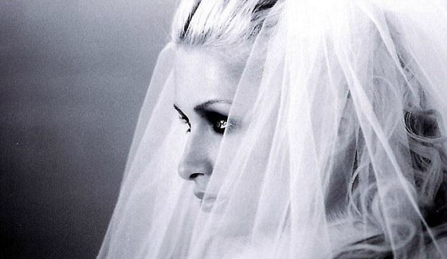 Paris Hilton yüzüğüyle gündemde