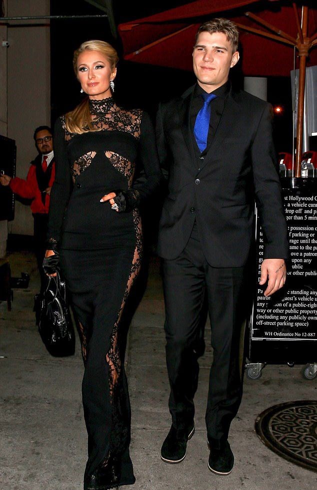 Paris Hilton yüzüğüyle gündemde