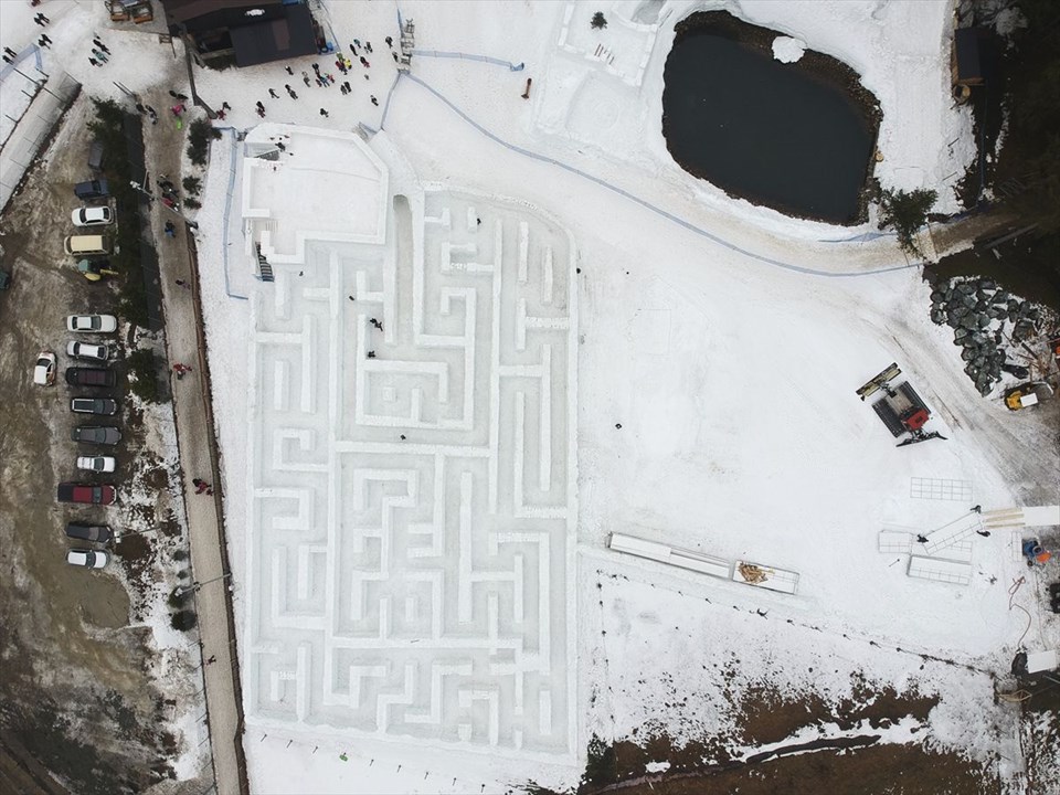 Dünyanın en büyük kar labirenti
