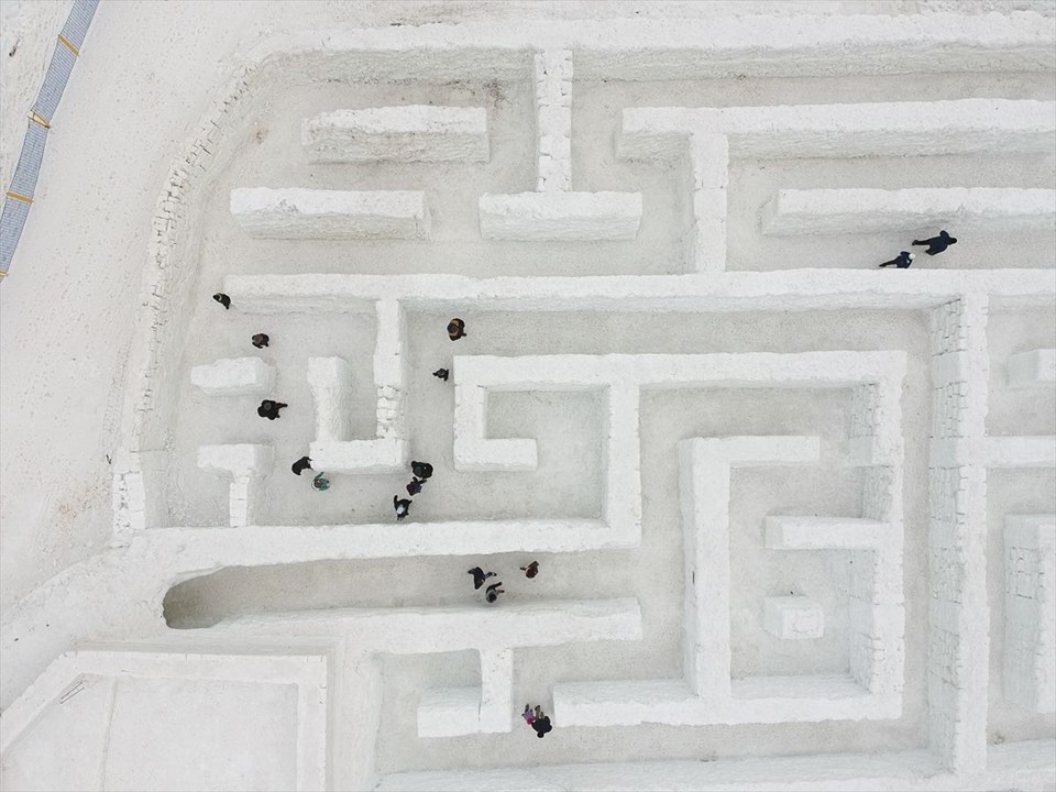 Dünyanın en büyük kar labirenti