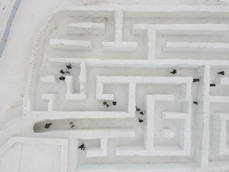 Dünyanın en büyük kar labirenti