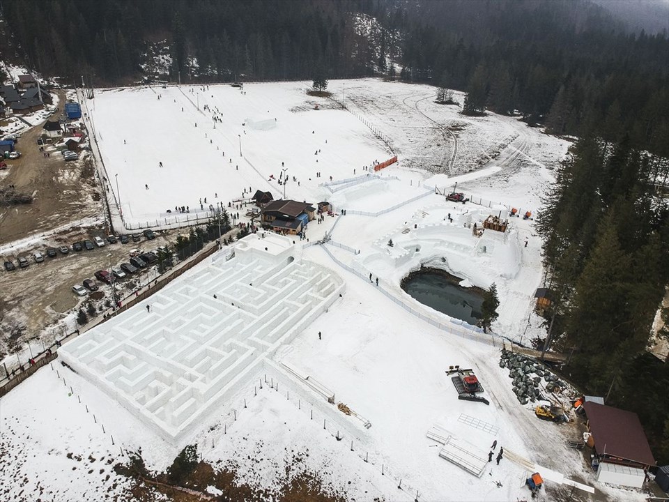 Dünyanın en büyük kar labirenti