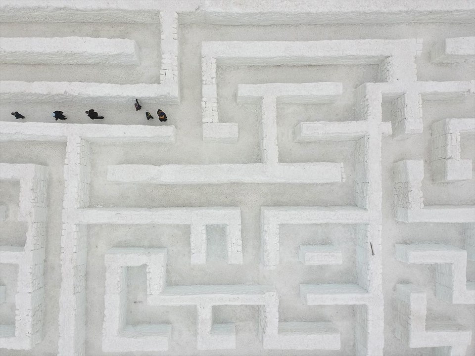 Dünyanın en büyük kar labirenti