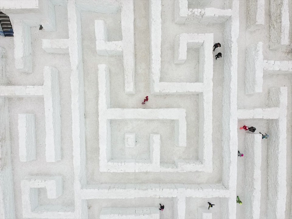 Dünyanın en büyük kar labirenti