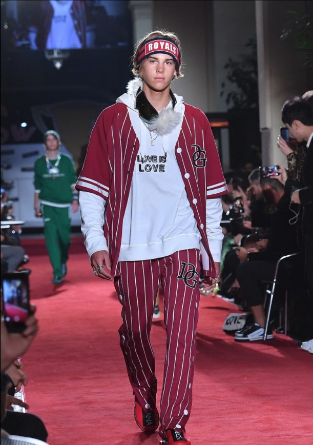 Yıldız isimlerin çocukları podyumları istila etti