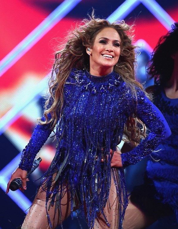 Jennifer Lopez konserde 8 kıyafet değiştirdi