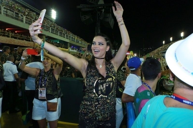 Victoria's Secret modelleri Rio Karnavalı'nda