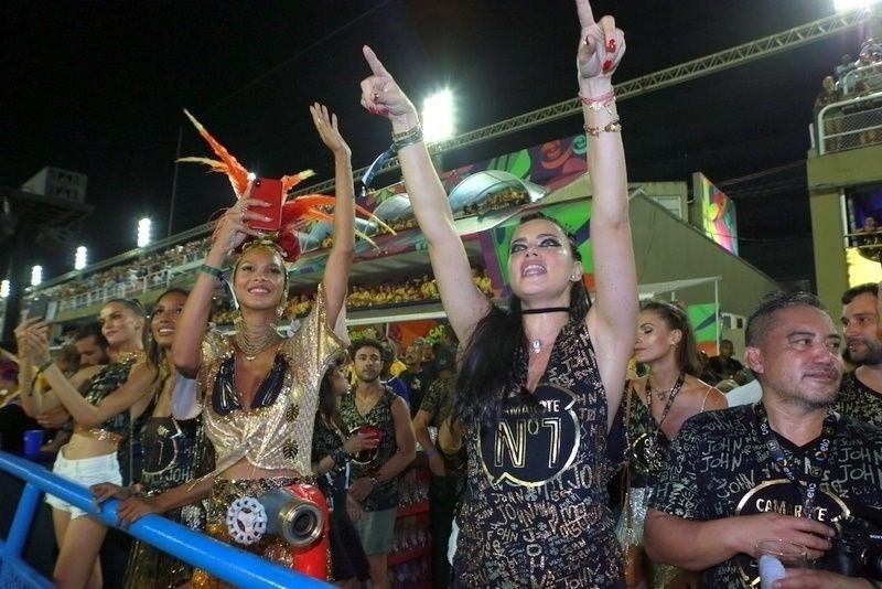 Victoria's Secret modelleri Rio Karnavalı'nda