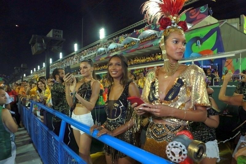 Victoria's Secret modelleri Rio Karnavalı'nda