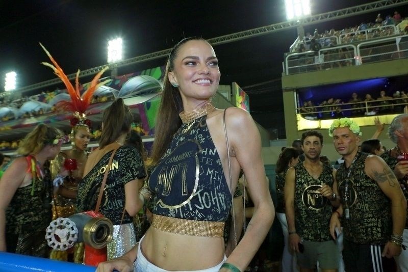 Victoria's Secret modelleri Rio Karnavalı'nda