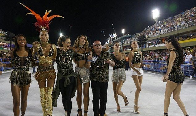 Victoria's Secret modelleri Rio Karnavalı'nda