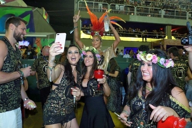 Victoria's Secret modelleri Rio Karnavalı'nda